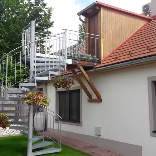 Tündérgyöngye Apartmanház Zirc-Tündérmajor 004 kép