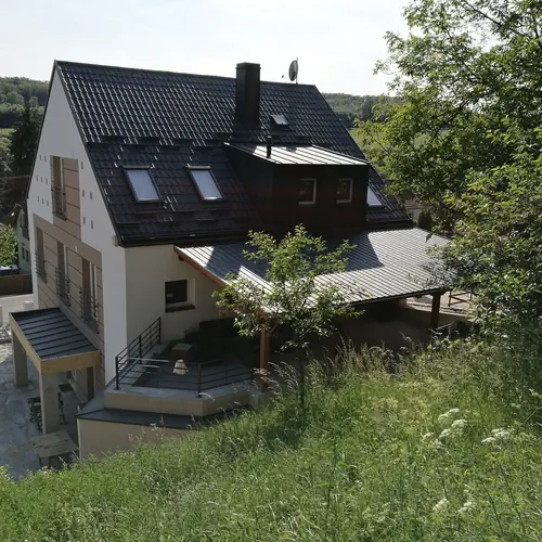 Emeleti fedett terasz