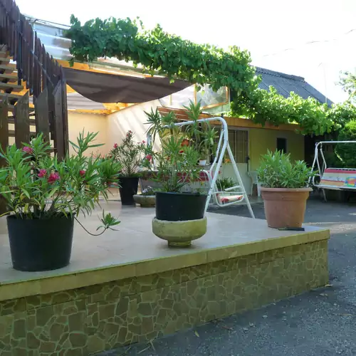 Eszter Apartmanház Balatonkeresztúr 007 kép