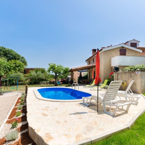 House Poljica with a pool  4