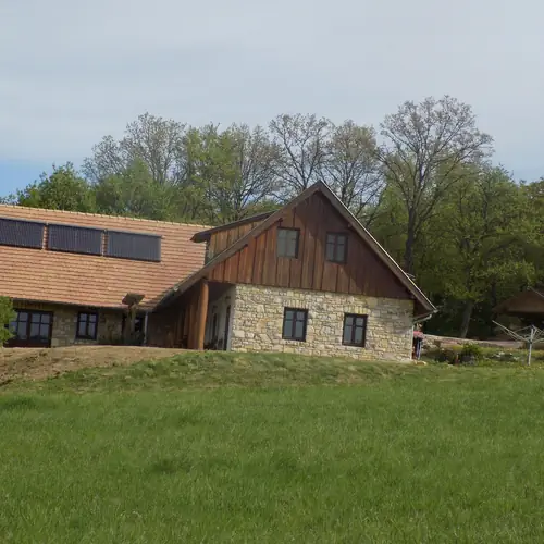 H&aacute;z el&ouml;lről (k&ouml;zeli k&eacute;p)