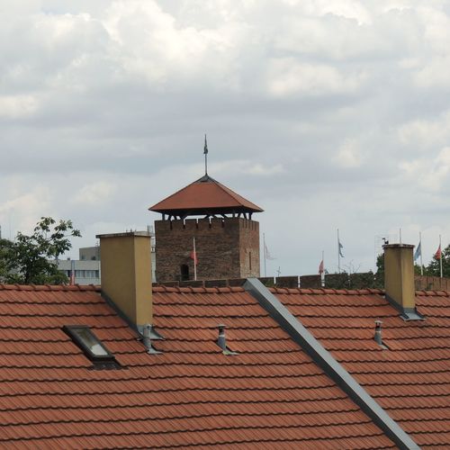 a vár tornya a tetőtéri ablakból