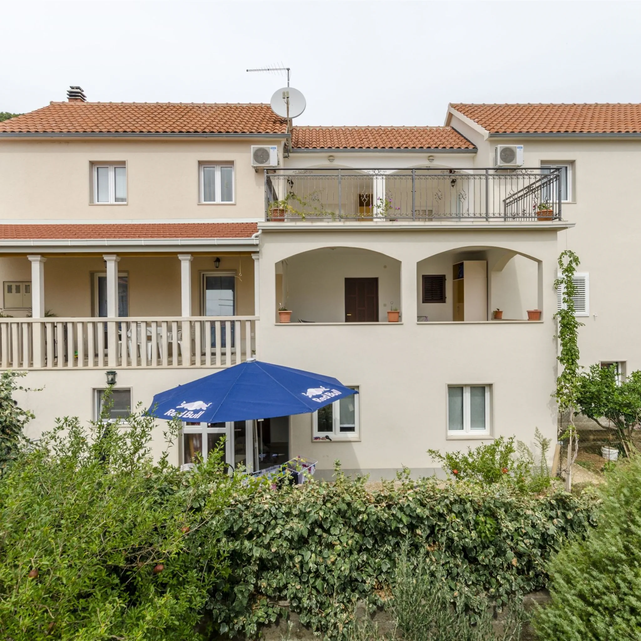 Apartments Karlo Bol