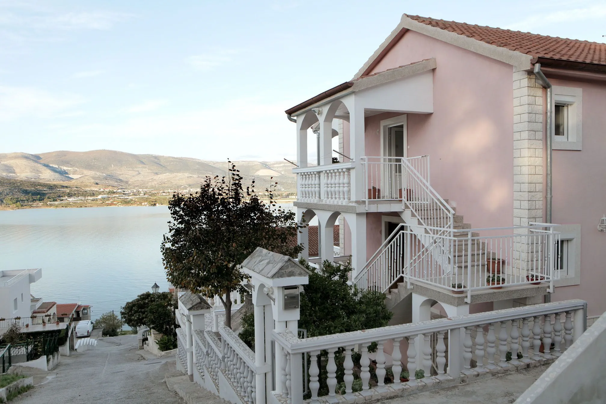 Apartments Iva Arbanija