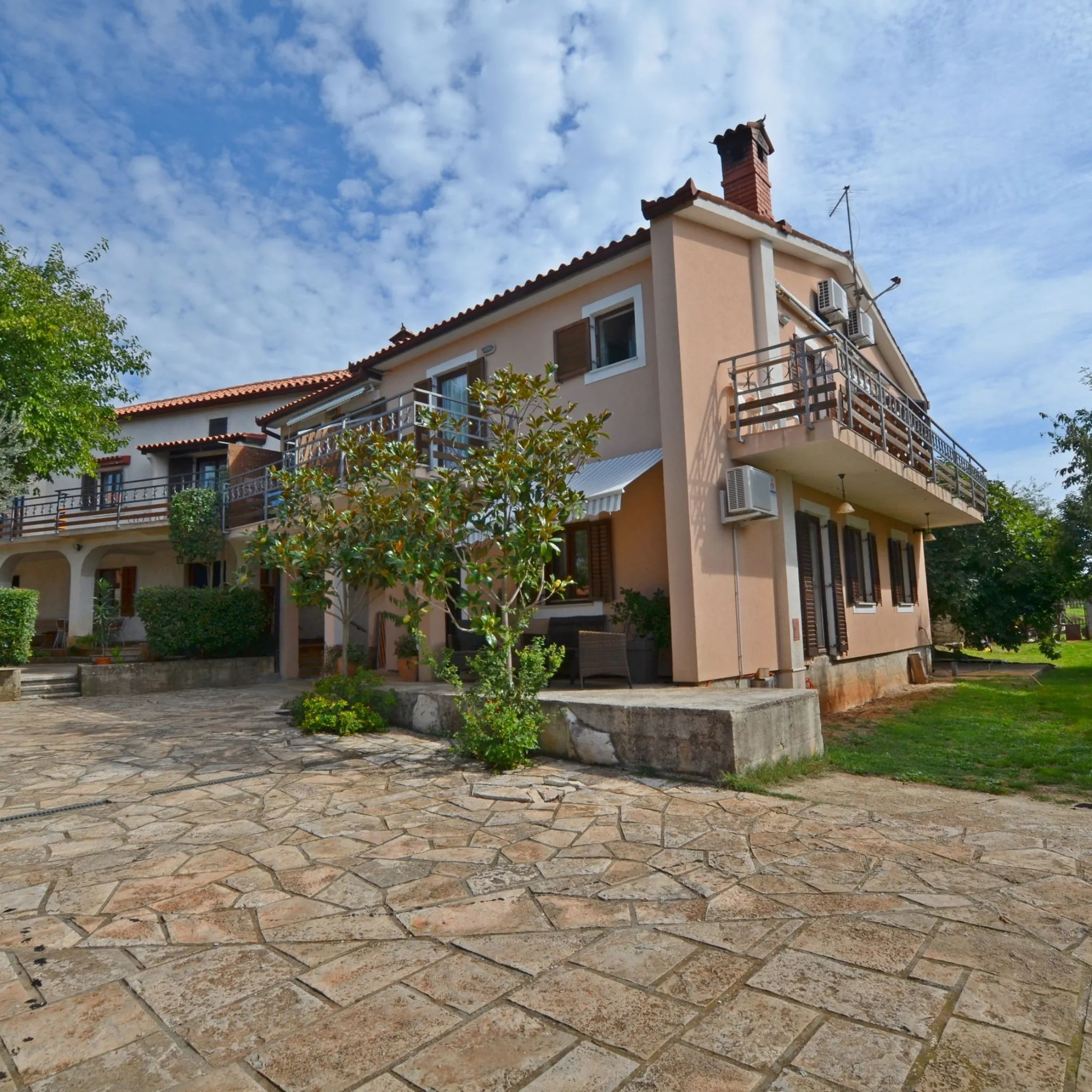 Apartments Josip Pavicini