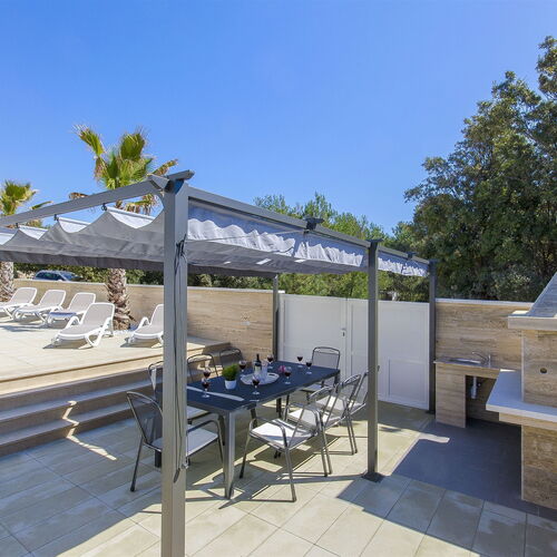 Apartments Villa V Vir  3