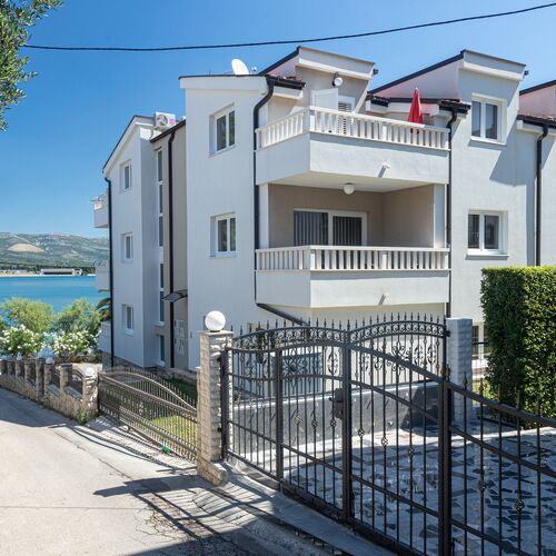 Apartments Janja Arbanija  2