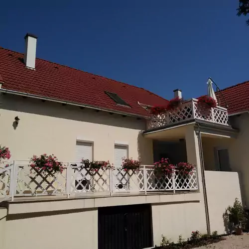 Boglárka Apartmanház Balatonfüred 004 kép