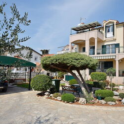 Apartments Ivan by the sea Vodice