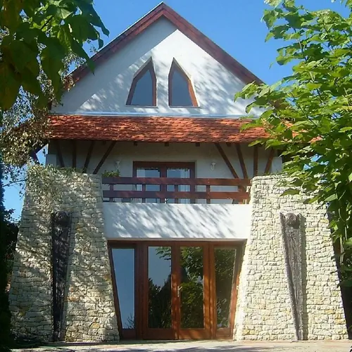 Vend&eacute;gh&aacute;z