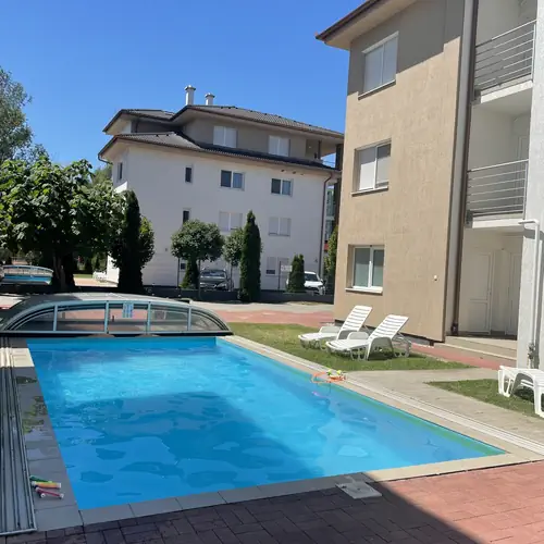 K&uuml;lt&eacute;ri medence (fűt&ouml;tt)