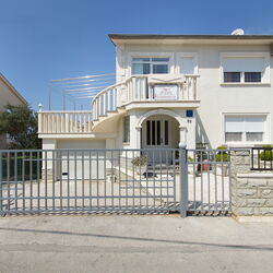 Apartments Mare Okrug Gornji