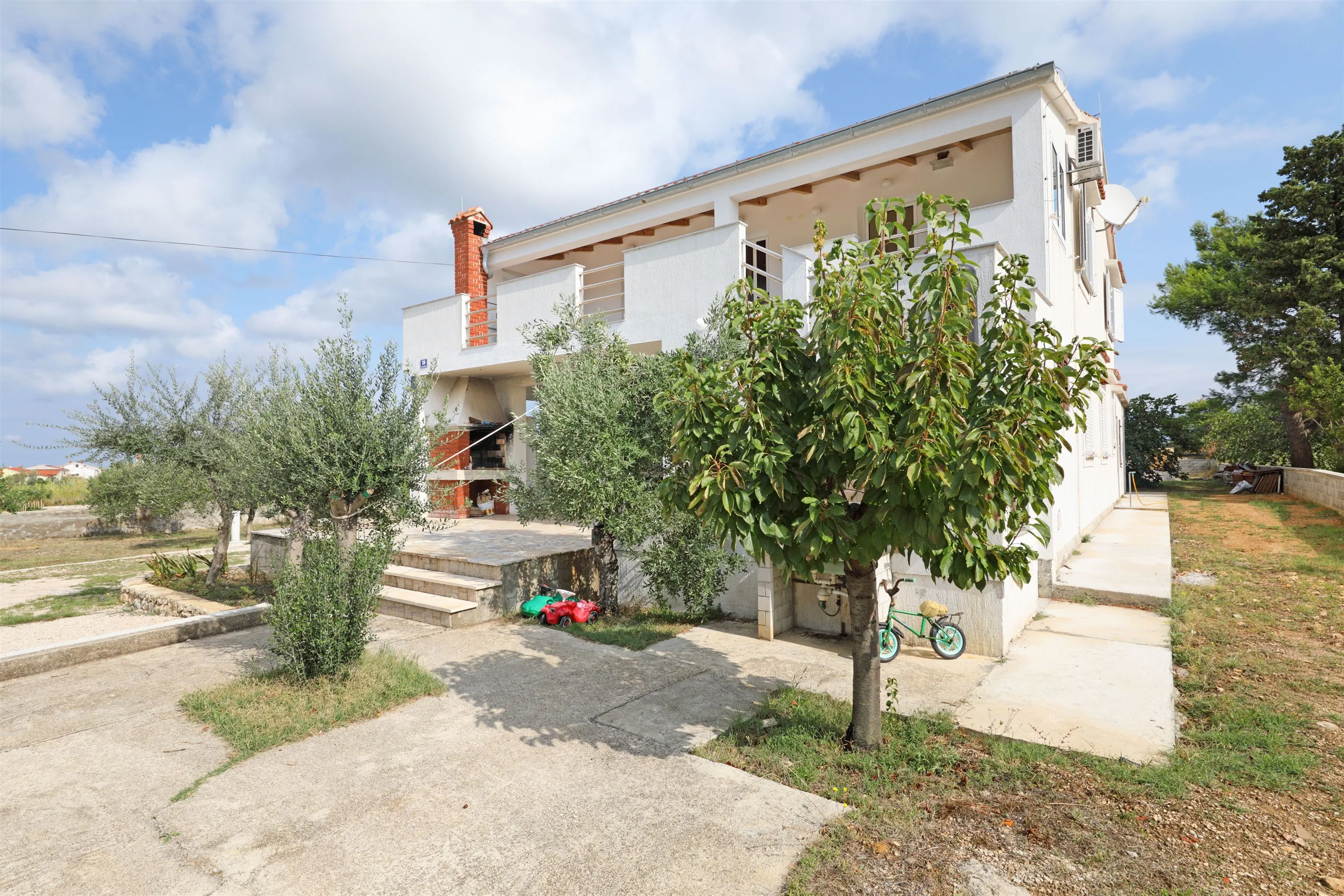 Apartments Ivan Vrsi