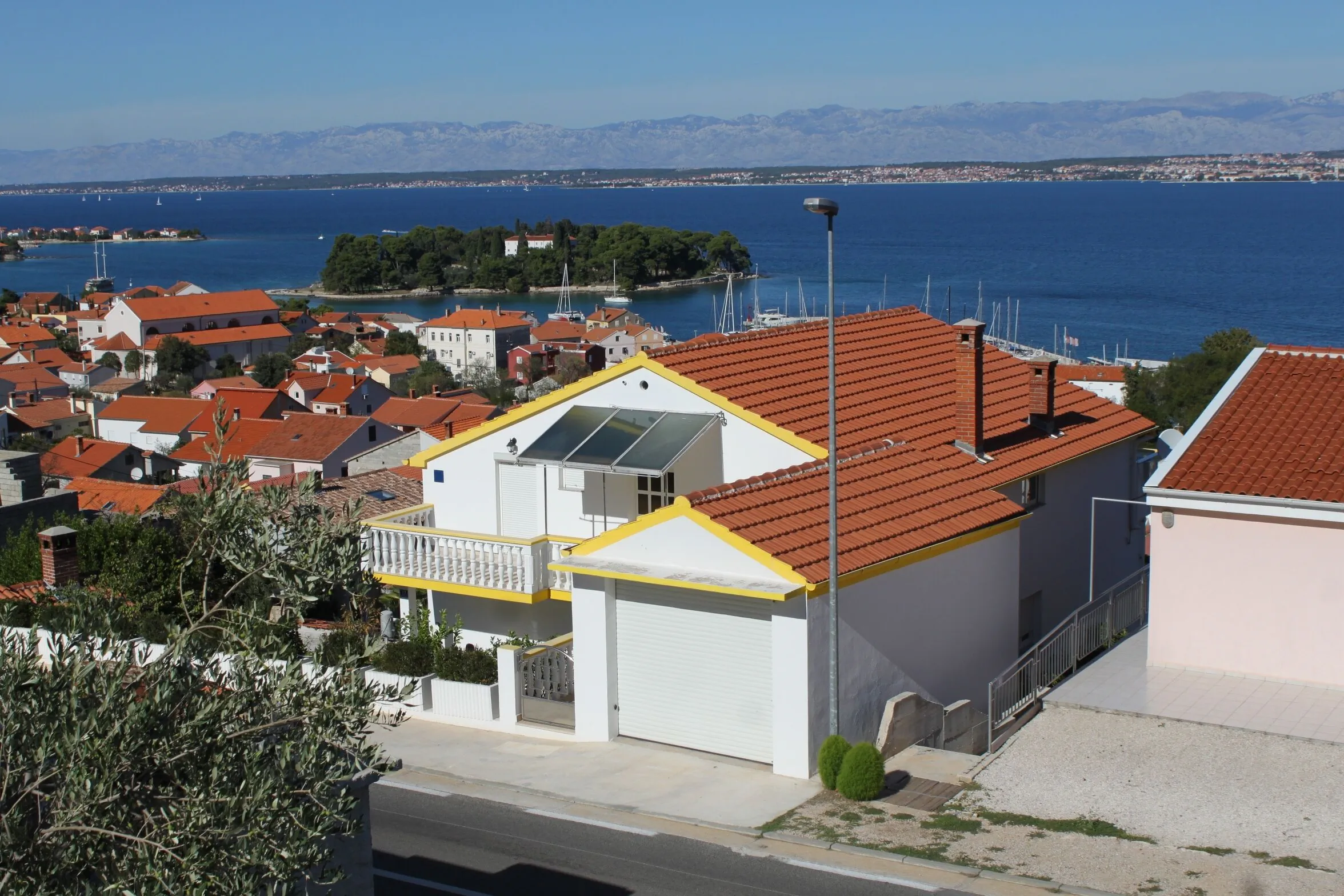 Apartments With Parking Space Preko, Ugljan - 8417 Preko