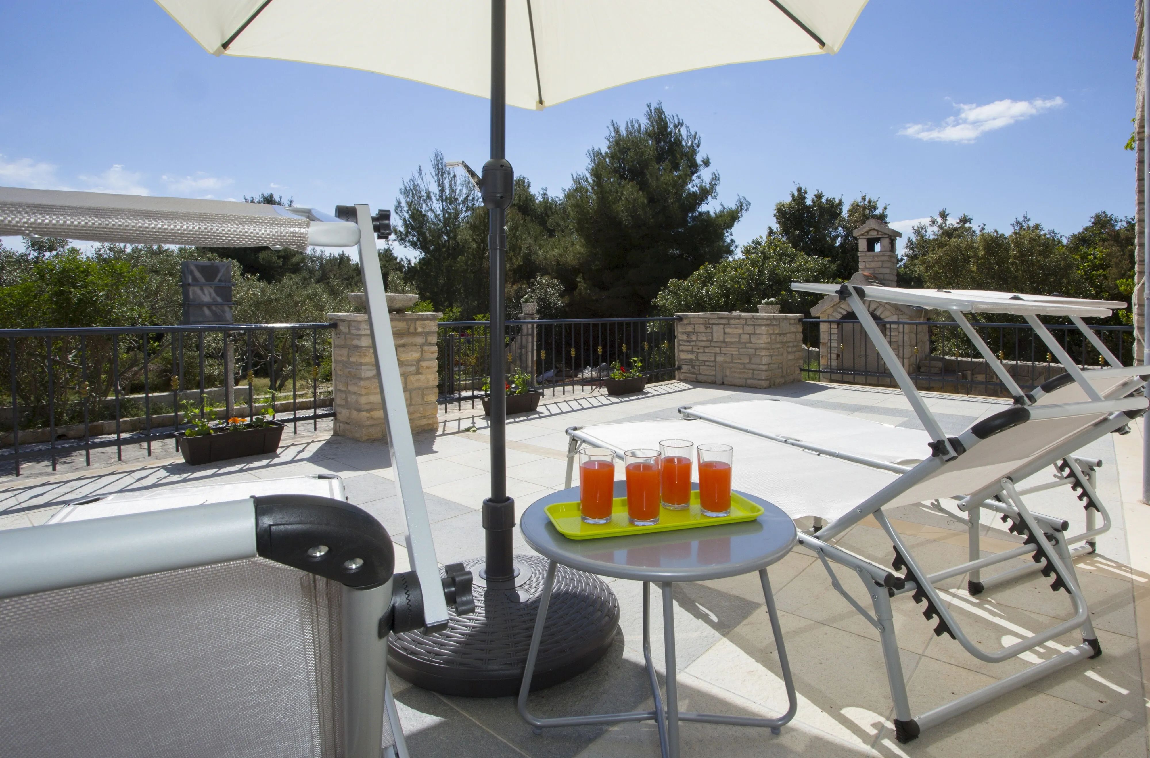 Apartmanok Parkolóhellyel Maslinica, Solta - 13135 Maslinica