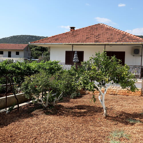 Apartmanok Parkolóhellyel Vinisce, Trogir - 4276 Vinišće  4