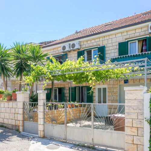 Apartmanok és Szobák Parkolóhellyel Supetar, Brac - 5658 Supetar