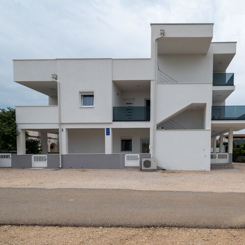 Apartmanok Parkolóhellyel Vir - 12692  2