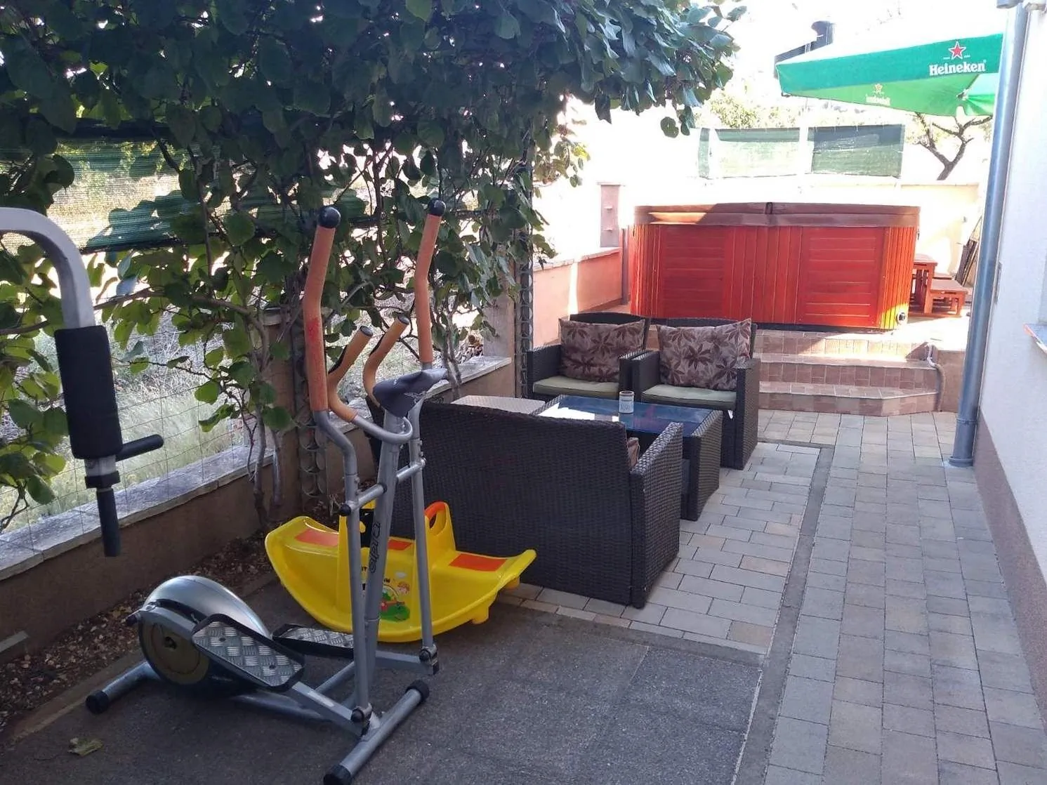 Apartments With Hot Tub Vinišće, Trogir - 8660 Vinišće