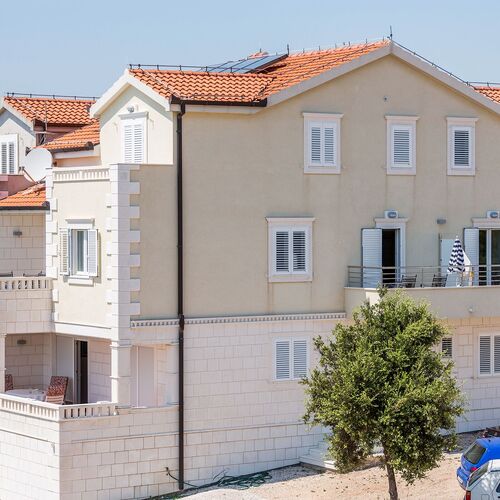 Apartmanok és Szobák Parkolóhellyel Rogoznica - 10339