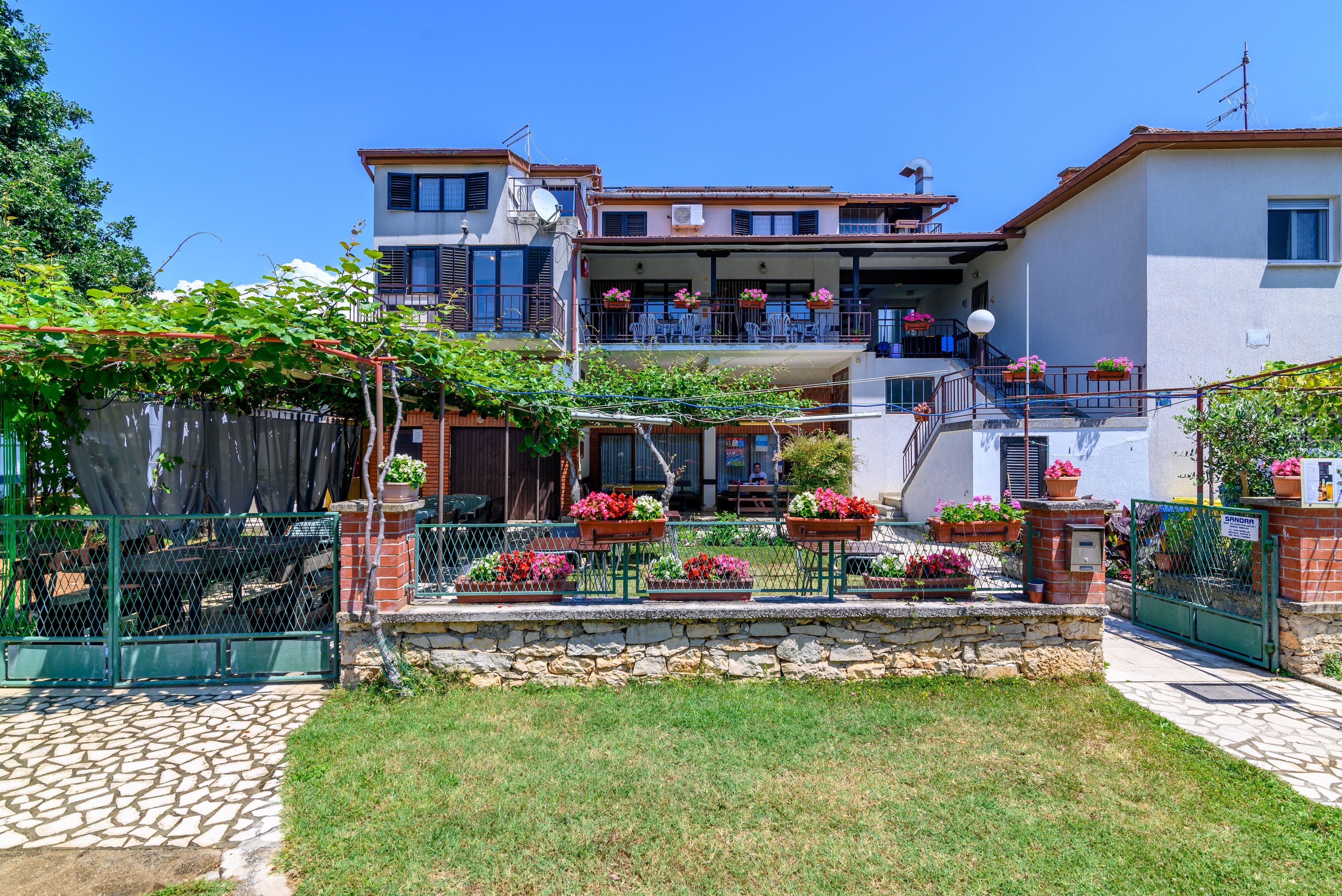 Apartmanok A Tenger Mellett Banjole, Pula - 3002 Banjole