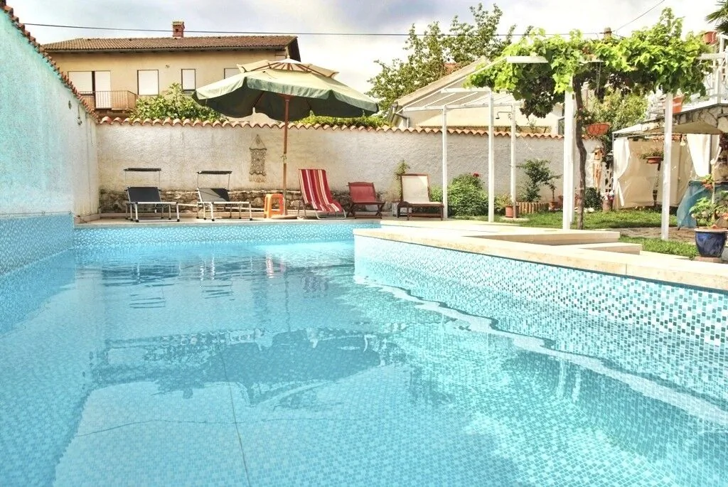 Apartments With Swimming Pool Valbandon, Fažana - 7257 Valbandon