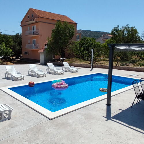 Apartmanok Családok Részére Medencével Vinisce, Trogir - 12676 Vinišće  2