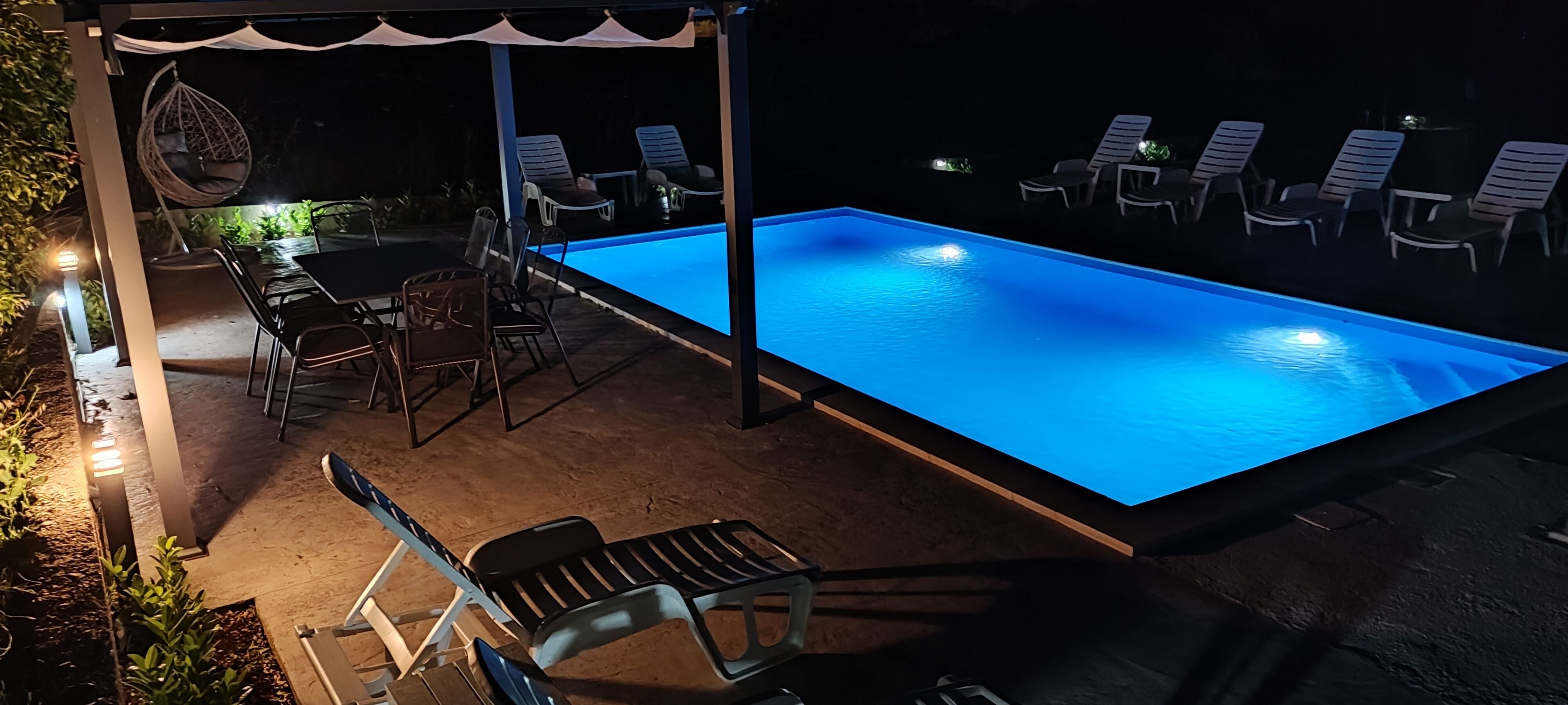 Apartmanok Családok Részére Medencével Vinisce, Trogir - 12676 Vinišće