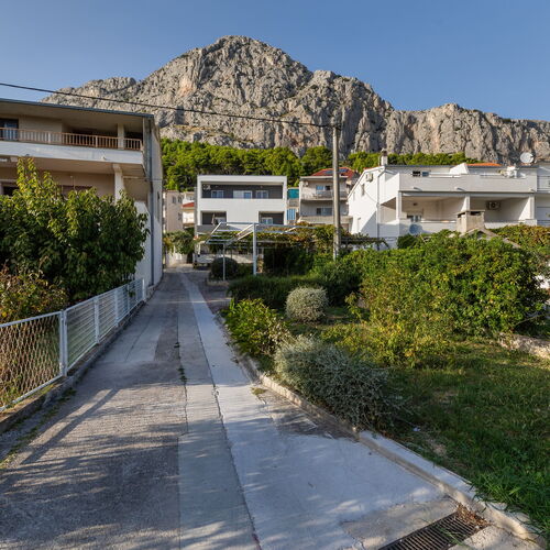 Apartmanok Parkolóhellyel Omis - 2745 Omiš  2