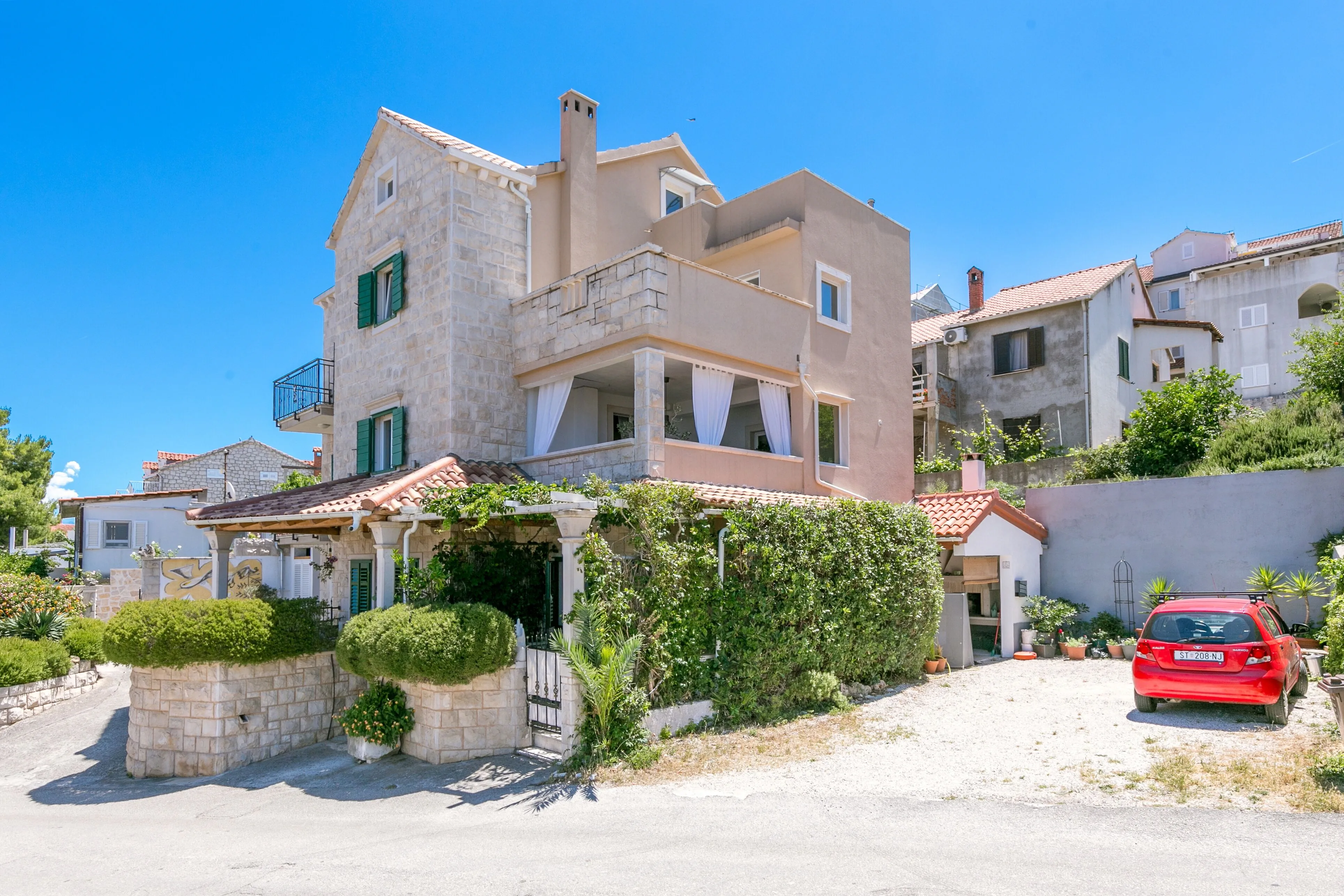 Apartments With Parking Space Postira, Brač - 2913 Postira