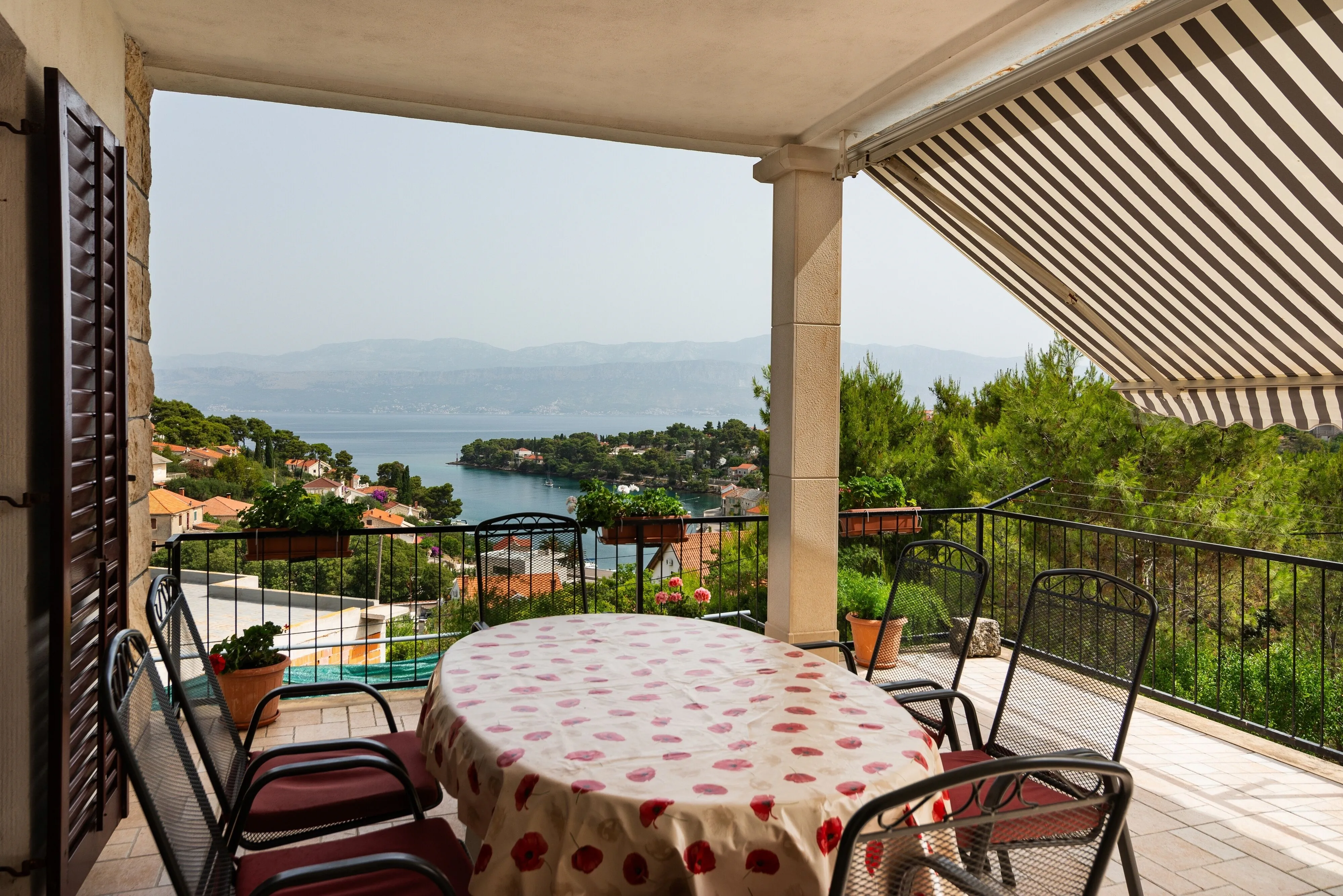Apartments With Parking Space Splitska, Brač - 2867 Splitska