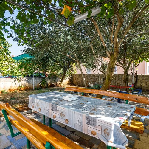 Apartmanok Parkolóhellyel Kornic, Krk - 5306 Kornić