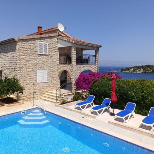 Apartmanok Családok Részére Medencével Rogac, Solta - 5183 Rogač