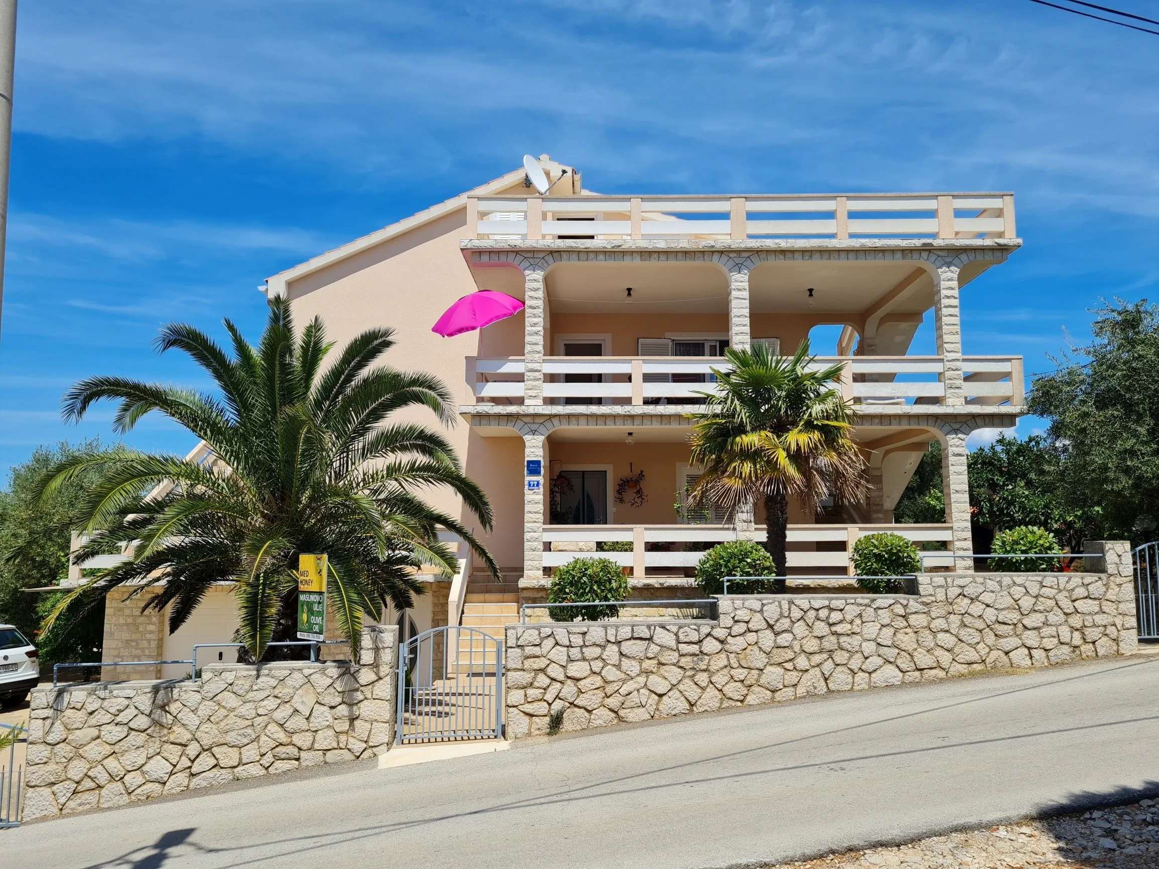 Apartments With Parking Space Lun, Pag - 4062 Lun