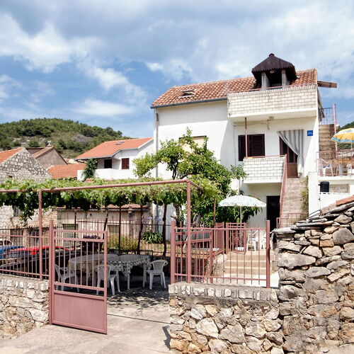 Apartmanok Parkolóhellyel Vis - 2436  2