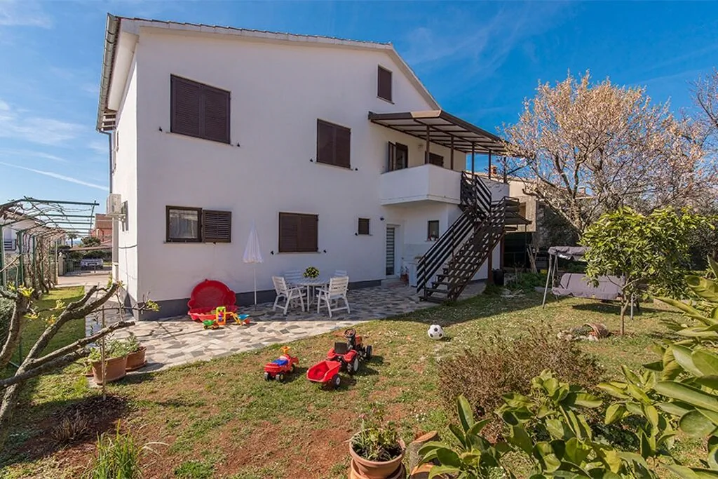 Apartmanok Parkolóhellyel Novigrad - 2536