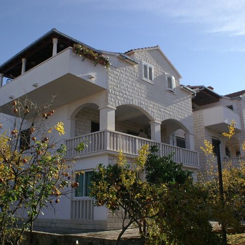 Apartments With Parking Space Supetar, Brač - 2956 Supetar