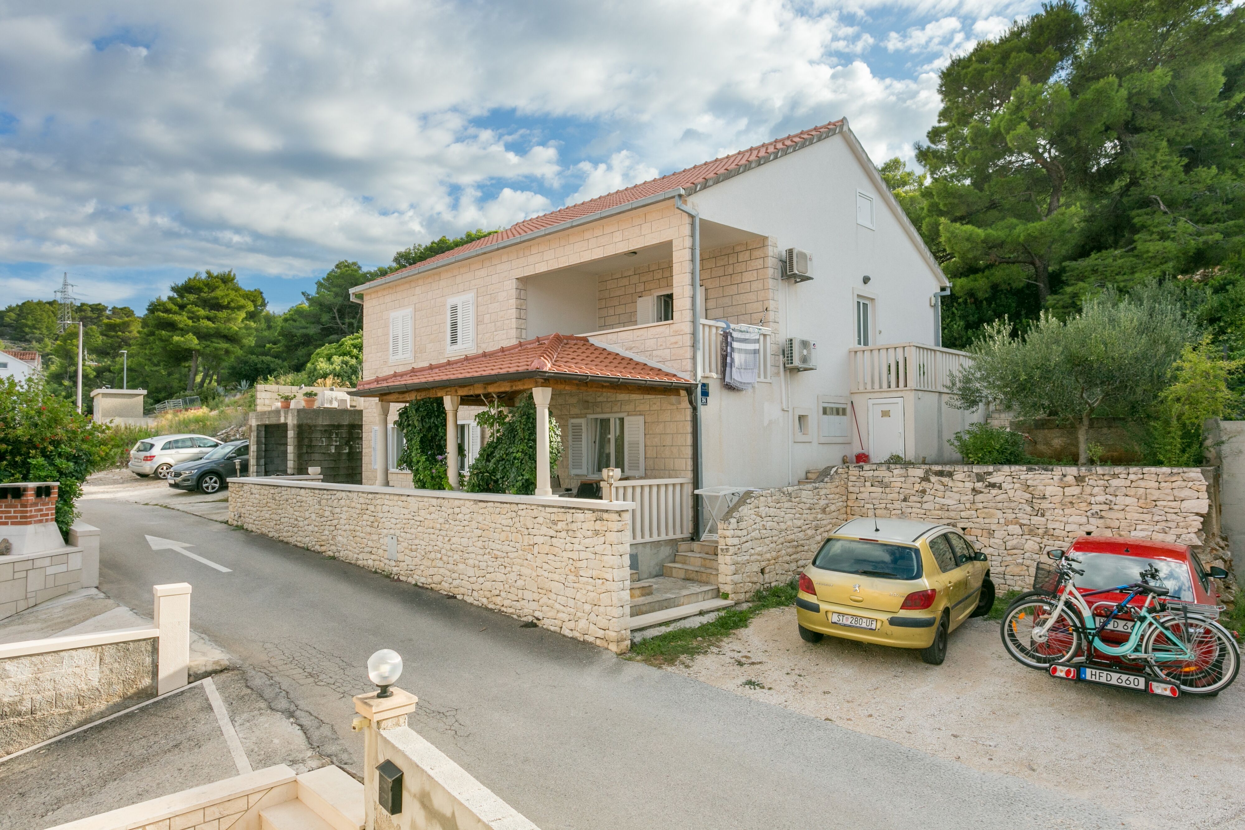 Apartmanok Parkolóhellyel Postira, Brac - 2948 Postira