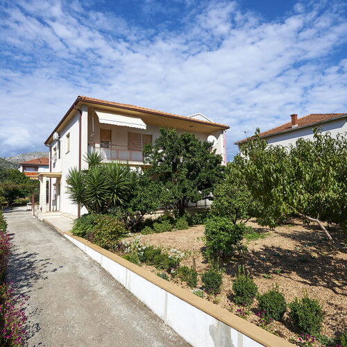 Apartmanok és Szobák Parkolóhellyel Trogir - 13102  2