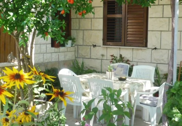 Apartmanok Parkolóhellyel Povlja, Brac - 2922 Povlja