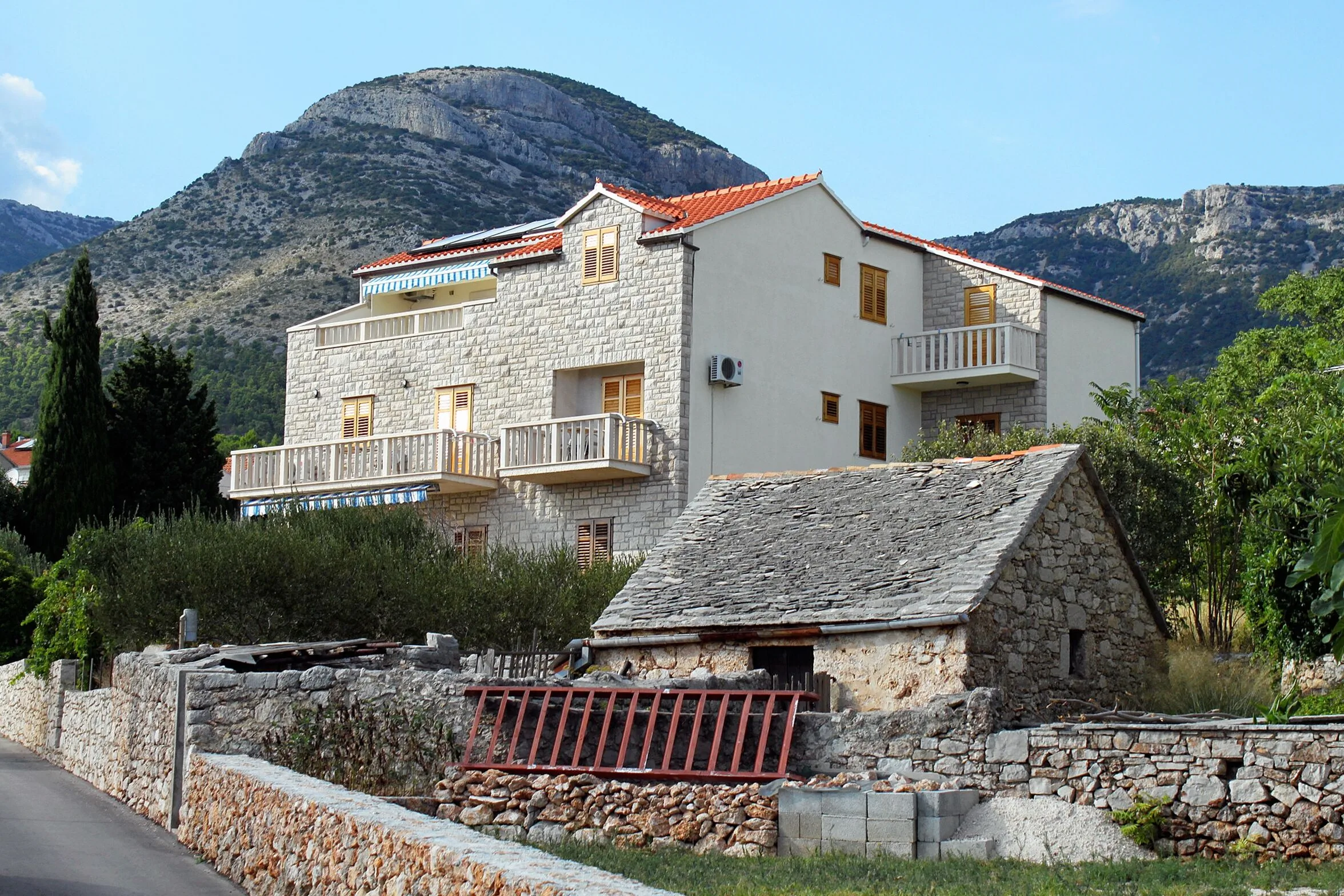 Apartmanok Parkolóhellyel Bol, Brac - 2900 Bol