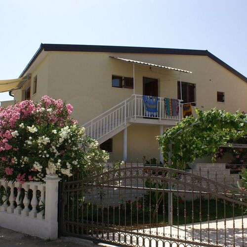 Apartmanok Parkolóhellyel Rogoznica - 4218