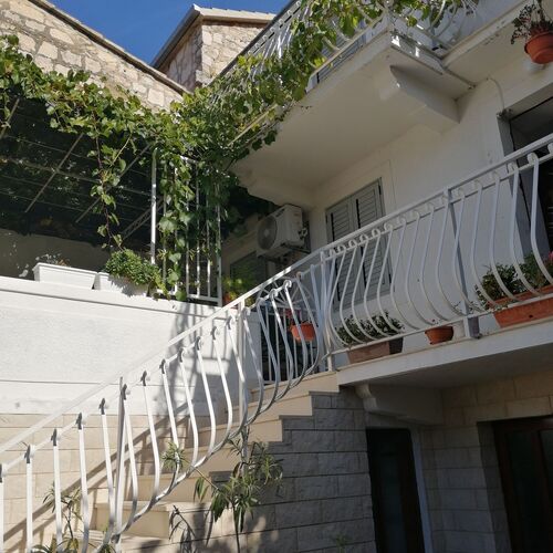 Apartmanok Parkolóhellyel Vis - 2476  3