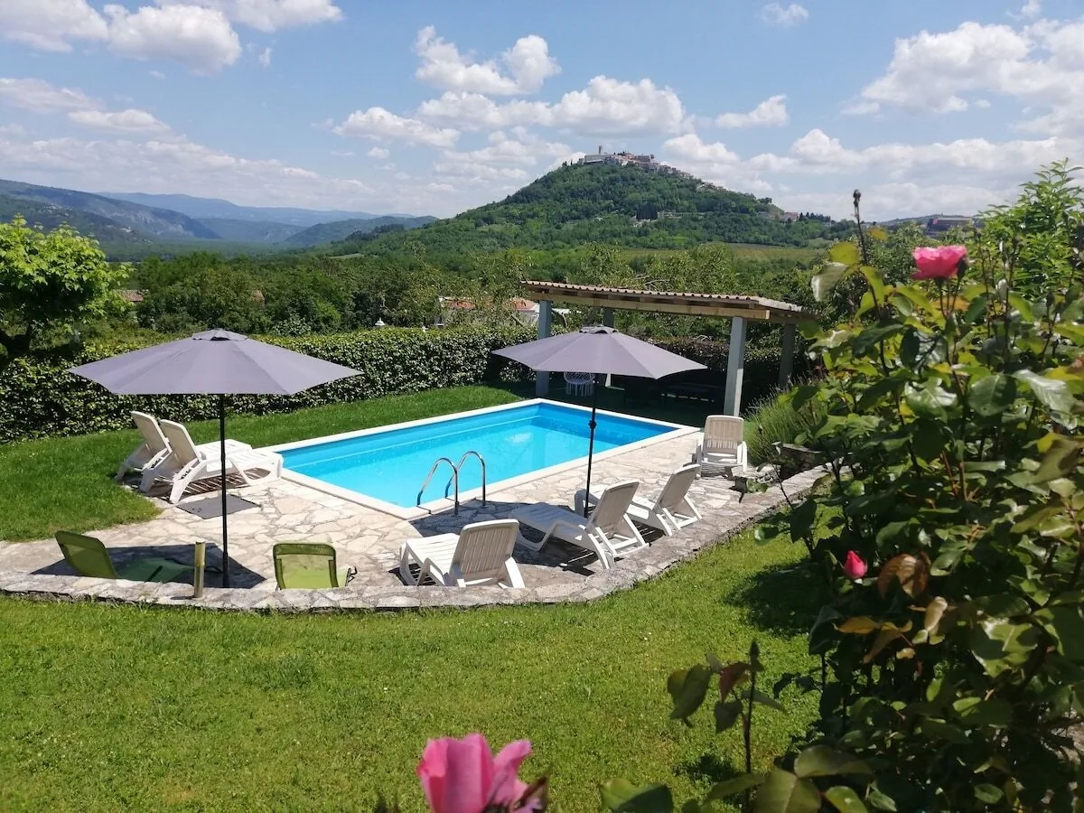 Apartments With Swimming Pool Motovun - Bataji, Central Istria - Središnja Istra - 7069 Motovun - Bataji