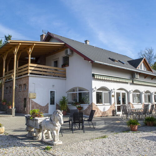 Borkúti Panzió és Apartman Balatonföldvár-Kőröshegy  2