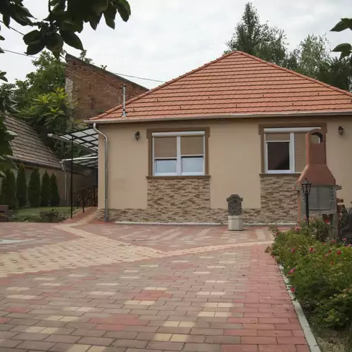 Harmónia Belvárosi Apartmanok Eger 002 kép