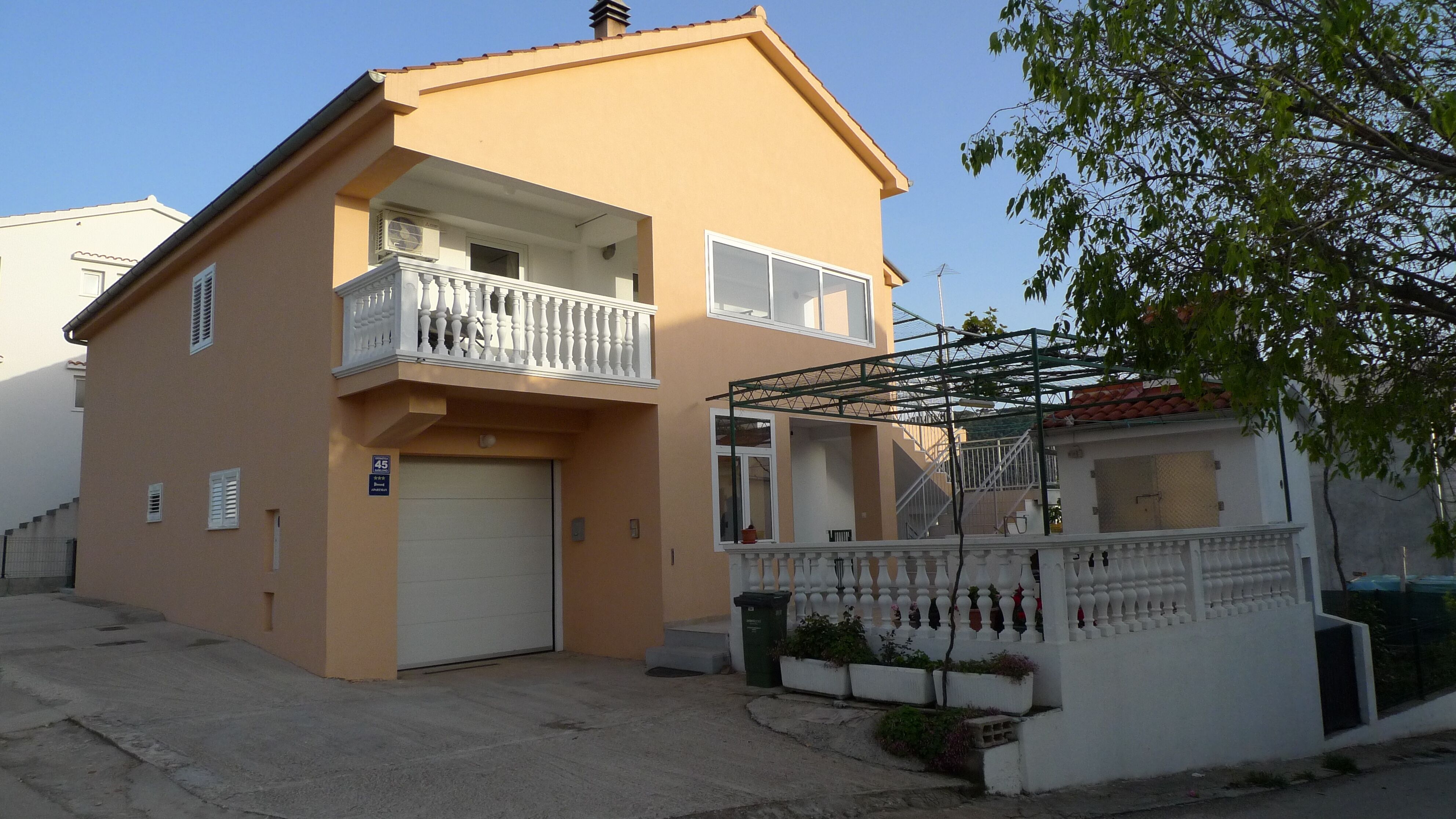 Apartmanok Parkolóhellyel Grebastica, Sibenik - 13978 Grebaštica