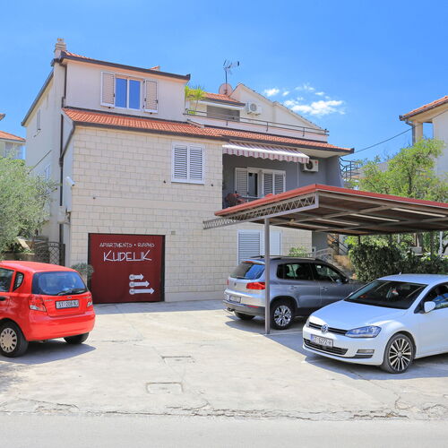 Apartmanok és Szobák Parkolóhellyel Trogir - 4814  2