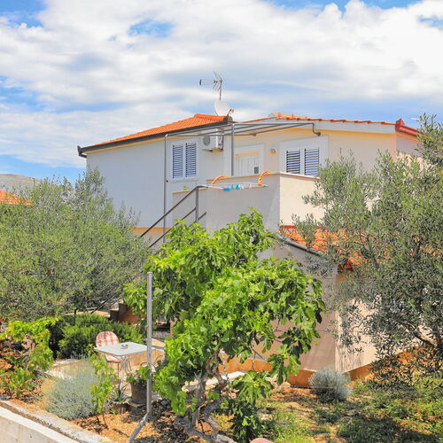 Apartmanok és Szobák Parkolóhellyel Trogir - 4814  4