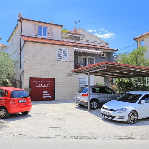Apartmanok és Szobák Parkolóhellyel Trogir - 4814